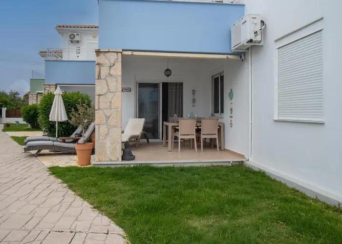 Phoebes Place At Kalamaki Court, 2 Bedroom Villa With A Shared Pool - Fully Refurbished For 2026