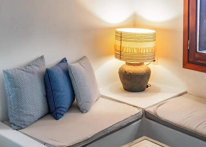 Amouage Boutique Home