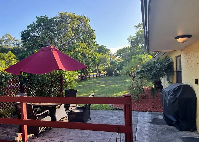 Sunshine Acre 2B 2B King Master Suite, Big Yard