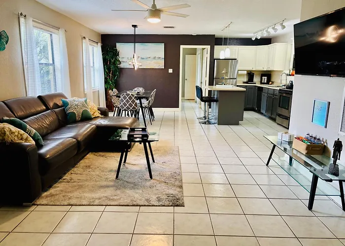 Sunshine Acre 2B 2B King Master Suite, Big Yard
