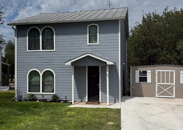 Blue Casa Rio | Riverfront Oasis With Private Beach, Deck & Fire Pit