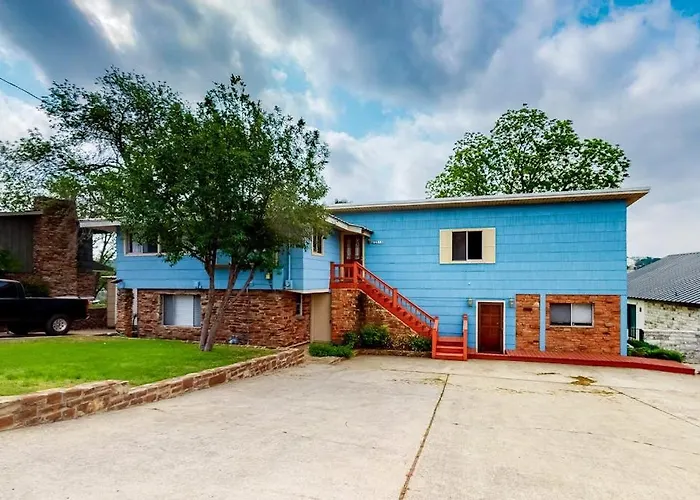 Mid-Century Modern Lake House With Private Waterfront Pool & Boat Dock