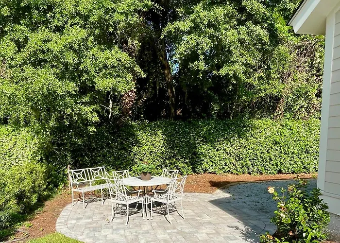 Magnolia Court Suites