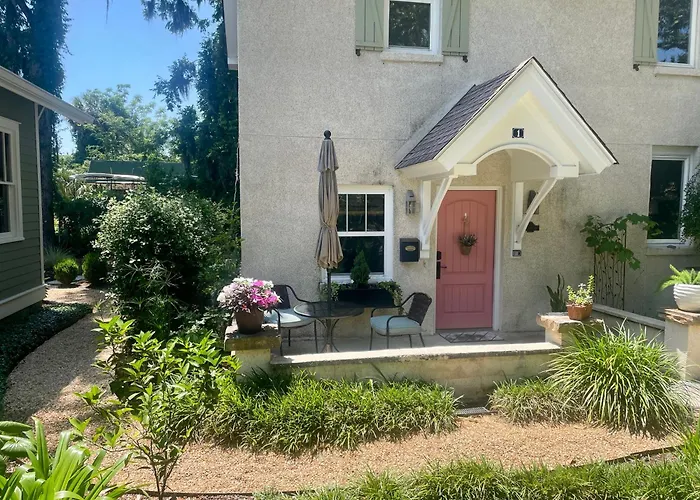 Magnolia Court Suites