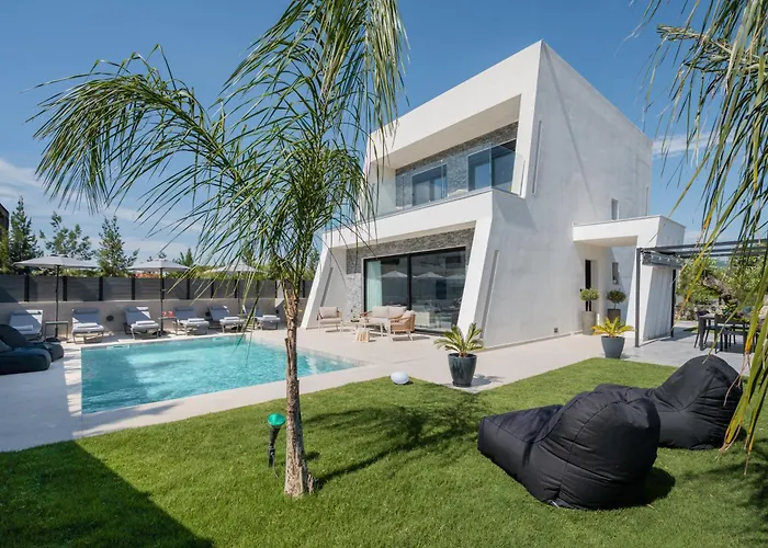 Sunwhite Villas - Private Pool & Cozy Atmosphere, By Zantewize