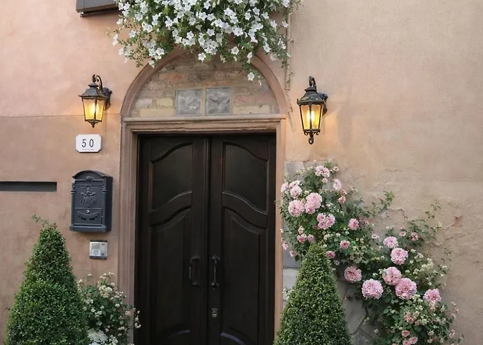 Holiday House Antica Dimora Soggiorni In Langa Centro Storico La Morra