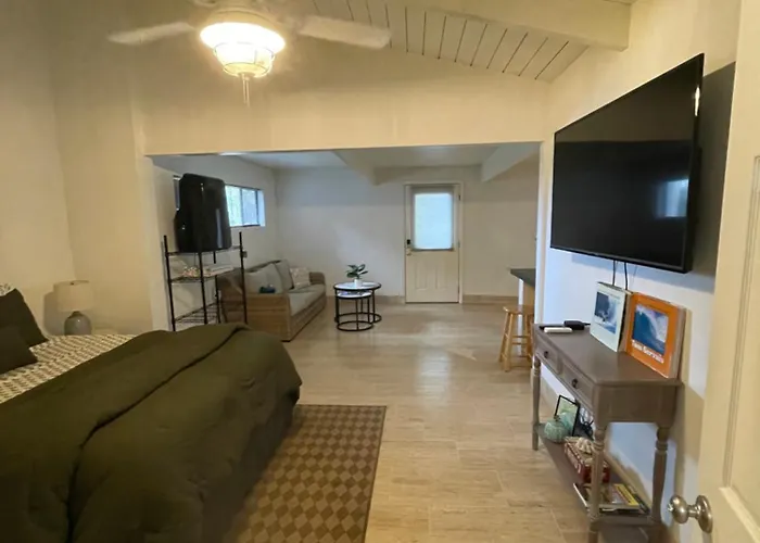 Hawaii Private Studio