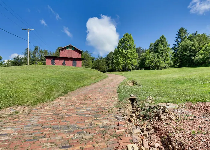 Game Room + Patio: Hilltop Home In Hocking County