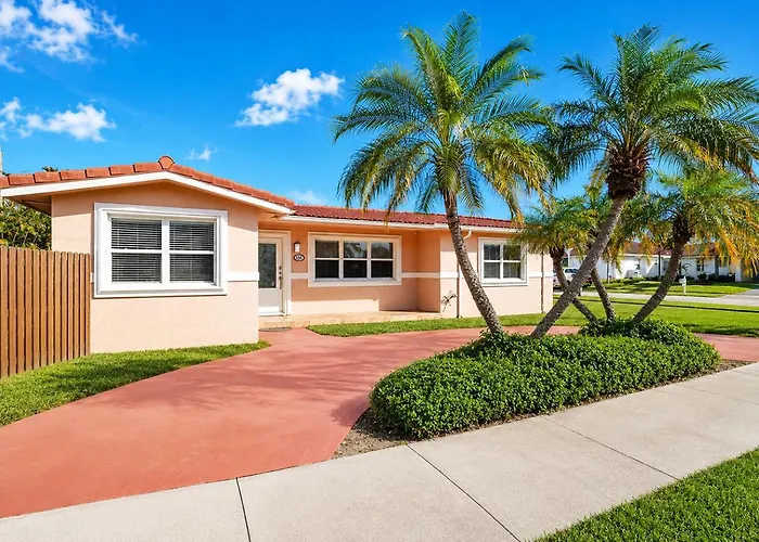 Deluxe 5Br Home Near Beach