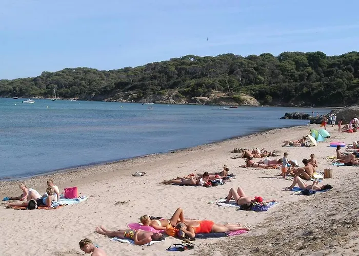Plages De Sable Fin, Piscine, Hammam, Tennis Lesclesdenicole
