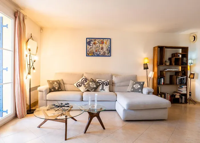 Beautiful And Peaceful Villa In A Residence