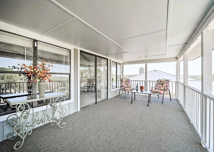 Snowbird-Friendly House With Game Room, Full Kitchen, Balcony & W/D