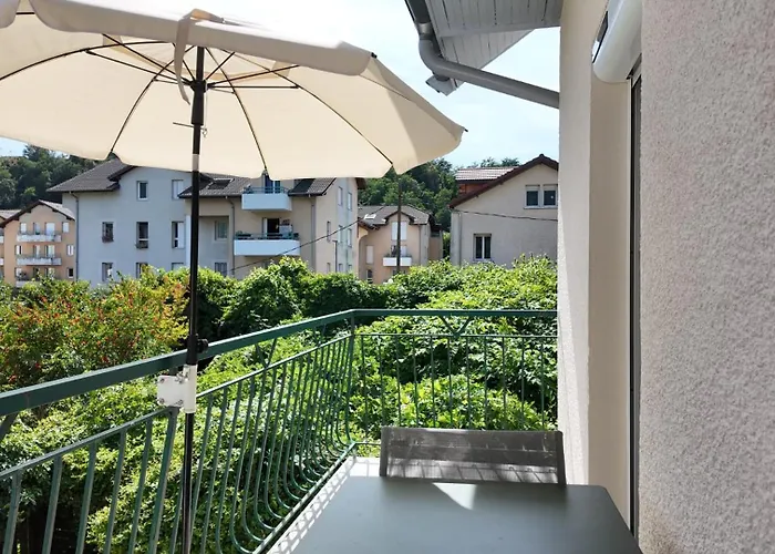 Charmant T1 Bis Entre Ville Et Lac Avec Balcon
