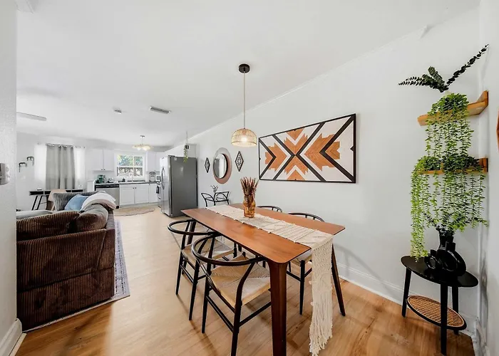 Boho Inspired Apt In The Heart Of Tampa Bay!