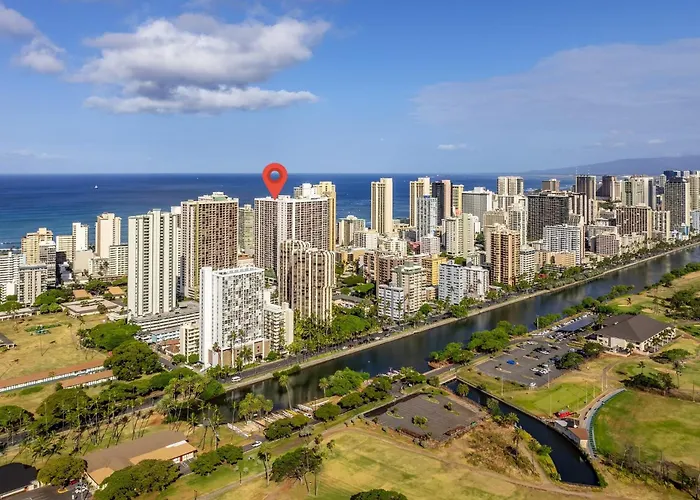 Spacious 14Th Floor Corner Suite, Partial Diamond Head And Ocean Views, Free Parking!
