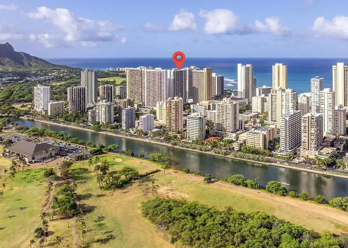Spacious 14Th Floor Corner Suite, Partial Diamond Head And Ocean Views, Free Parking!