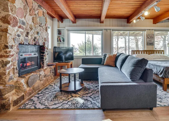 Lakefront Osceola Vacation Rental - Dogs Welcome!