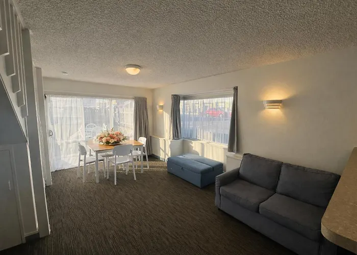 Bk'S Fountain Court Motel