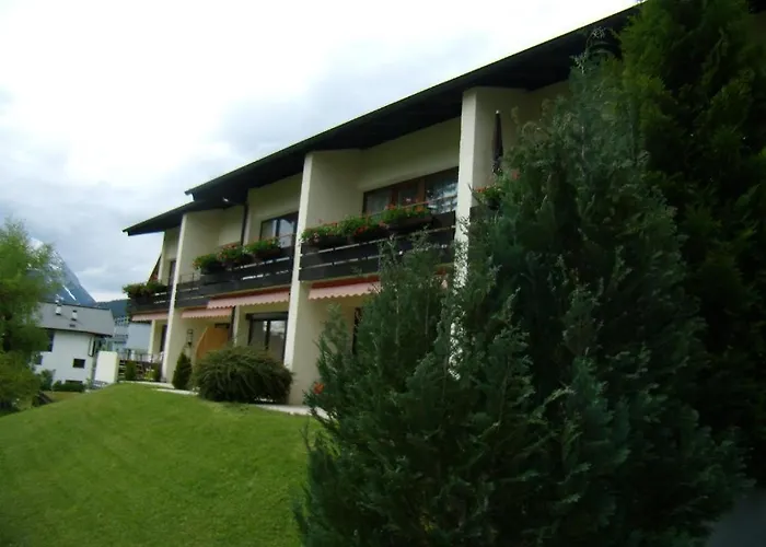Haus Barrett By Monicare