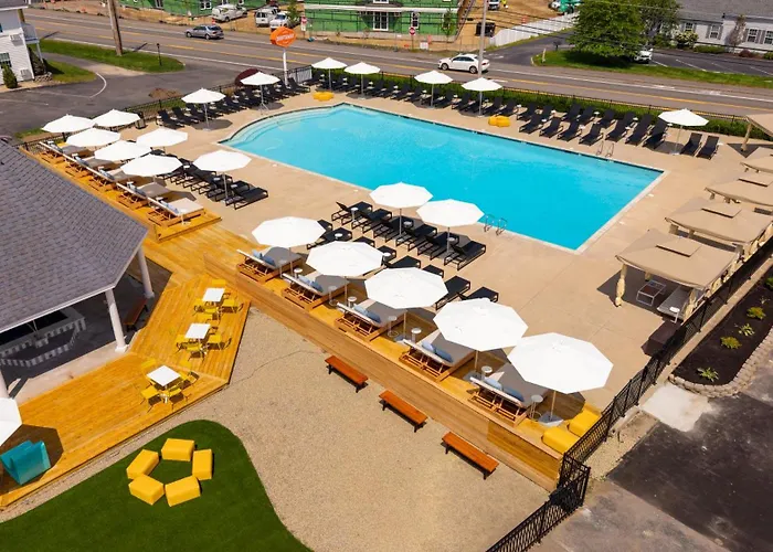 Driftaway Hotel And Pool