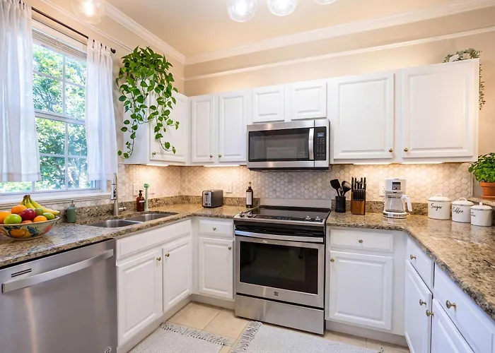 Stylish Sanctuary King Beds Upscale Condo