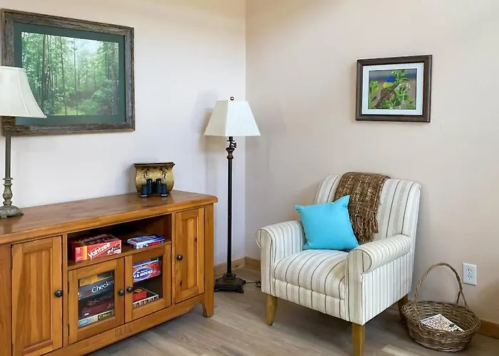 Lovely 2-Story Home With Upper & Lower Decks, Gorgeous Lake & Hill Country Views