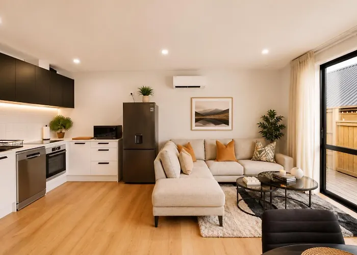 Modern Mountain View Retreat, 2 Bedroom Stay