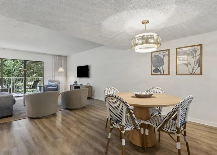 2112 Beach Wood