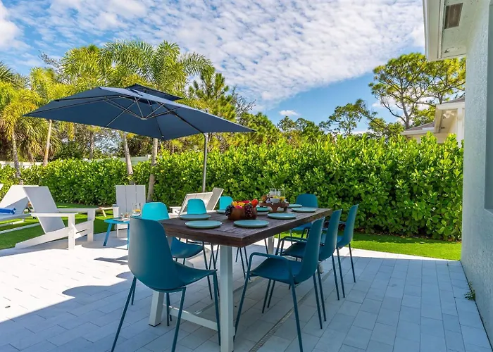 Jupiter Palms Oasis Luxe Poolspa Table Tennis!