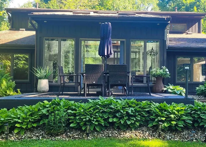 Cassopolis Vacation Home - Walk To Diamond Lake!