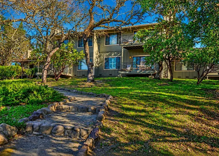 Spacious 2Br Condo With Pool, Fireplace,At Silverado Country Club