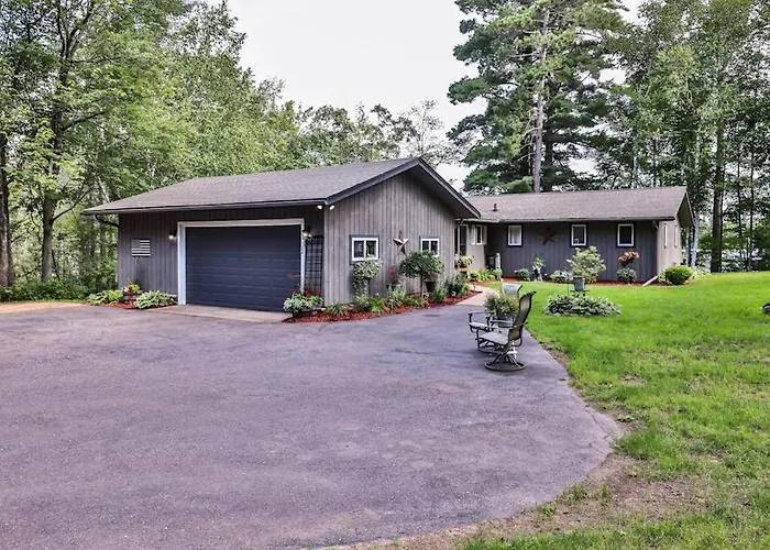 Upper Gresham Lakehouse