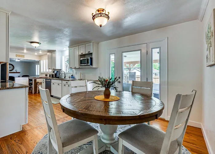 4 Mi To Olde Town Arvada! Dog-Friendly Home, Yard