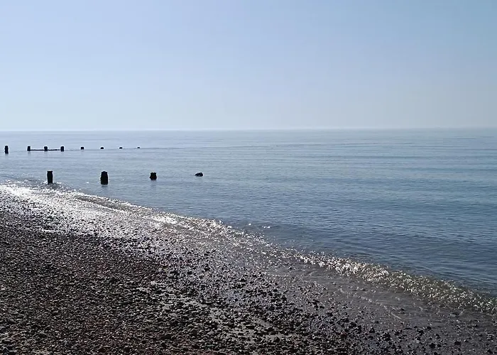 Apartment Set Over 2 Floors 50 Metres From The Beach Front