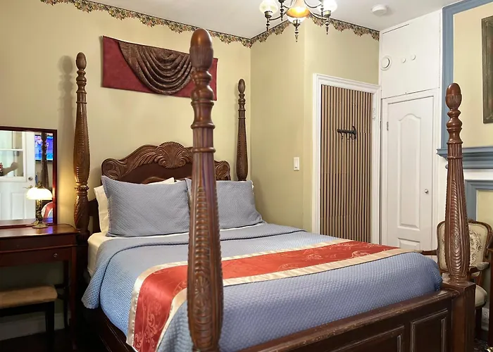 Barker House Suite 2,In The Heart Of Old-Town