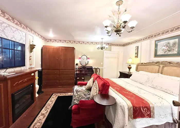 Barker House Suite 1,In The Heart Of Old-Town