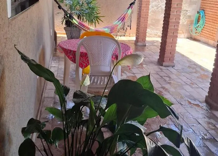 Casa completa com churrasqueira, quintal e hidromassagem próxima ao shopping e centro de Araraquara