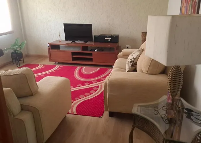 Casa completa com churrasqueira, quintal e hidromassagem próxima ao shopping e centro de Araraquara