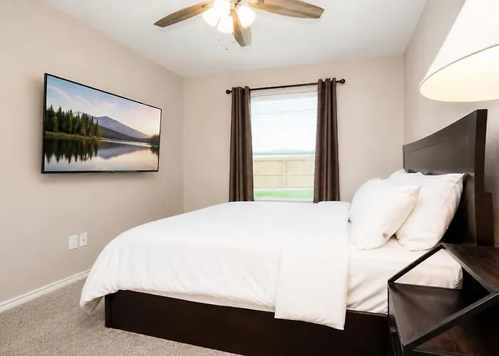 Spacious 2-Br Near Downtown & Concho River