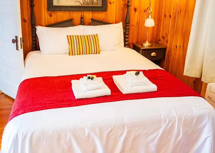 Cottage 5-6 - Year Round Pet Friendly 50 Fee- 2 Bedroom 1 Bath End Unit