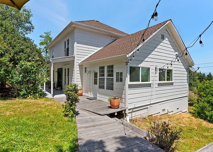 Sebastopol Farmhouse On 3 Acres, Fiber, Kid Friendly