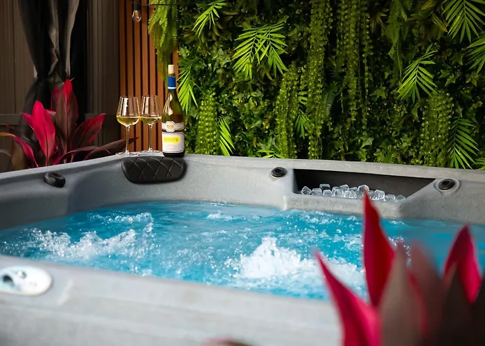 Black Vanilla Luxe Retreat - Sauna, Cold Plunge & Pure Relaxation