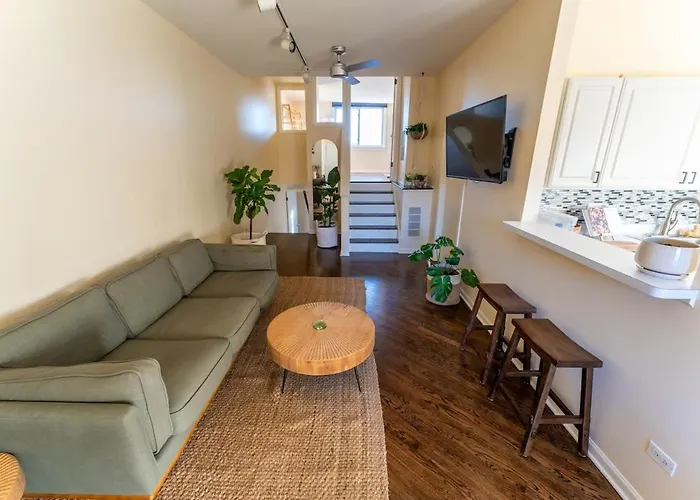 Bucktown Private Condo