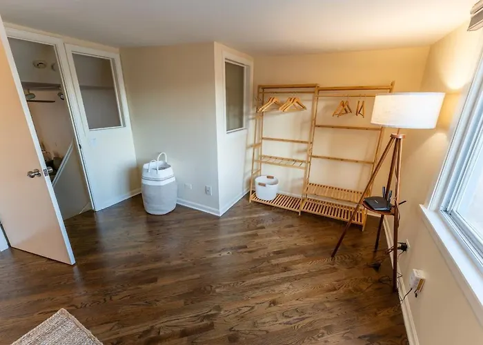 Bucktown Private Condo