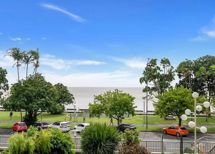 Seven At Aquarius - Coral Sea Views Near The Lagoon