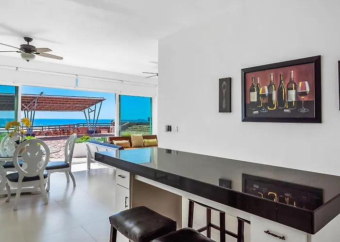 Bright Dog-Friendly Villa With Beach Views, Private Patio, Outdoor Pool, Kitchen