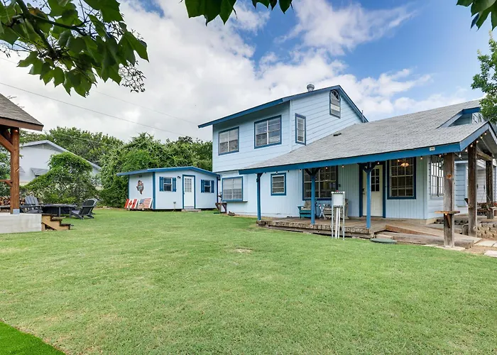 Lake Lbj Home: Putting Green, Pavilion & Fire Pit