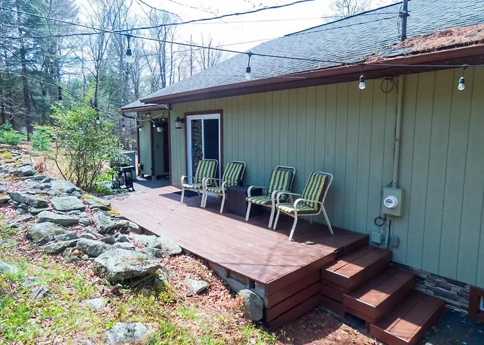 Spacious Catskills Home With Covered Hot Tub
