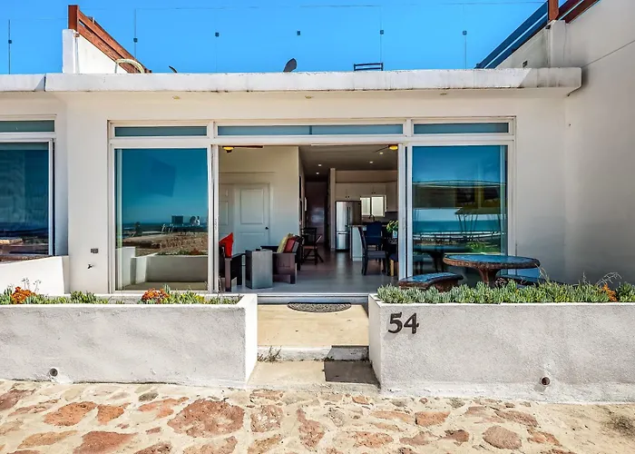 Dog-Friendly Oceanfront Villa With Pool Access, Rooftop Patio, Full Kitchen