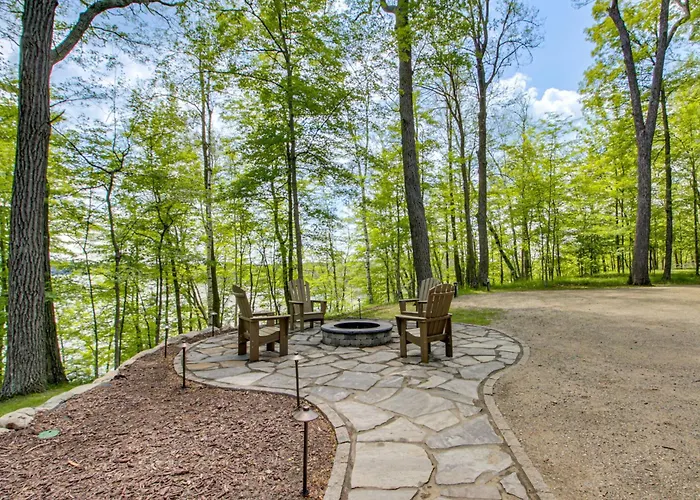 Waterfront Cabin On Trout Lake W/ Private Dock!